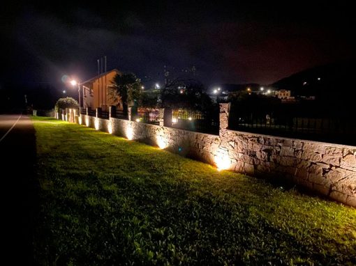 ALUMBRADO BAJO MURO