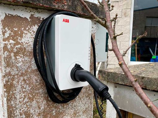 Instalación cargador eléctrico en Poligono de Valdés