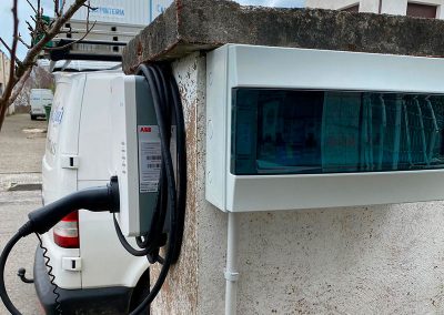 instalacion1-de-cargador-coches-electricos-poligono-Valdes-Asturias