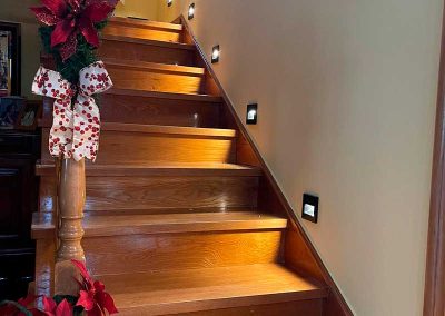 Iluminación decorativa en escaleras en Trevías (Asturias)