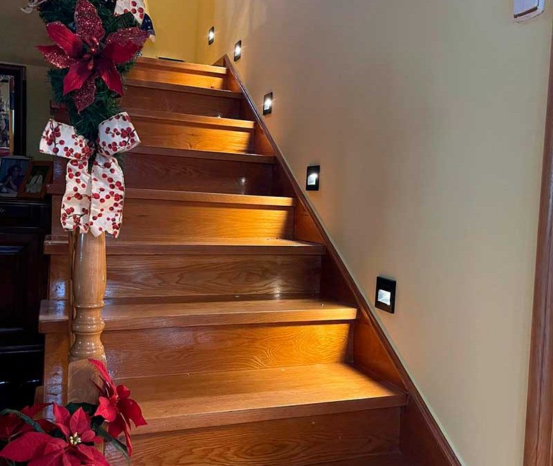 Iluminación decorativa en escaleras en Trevías